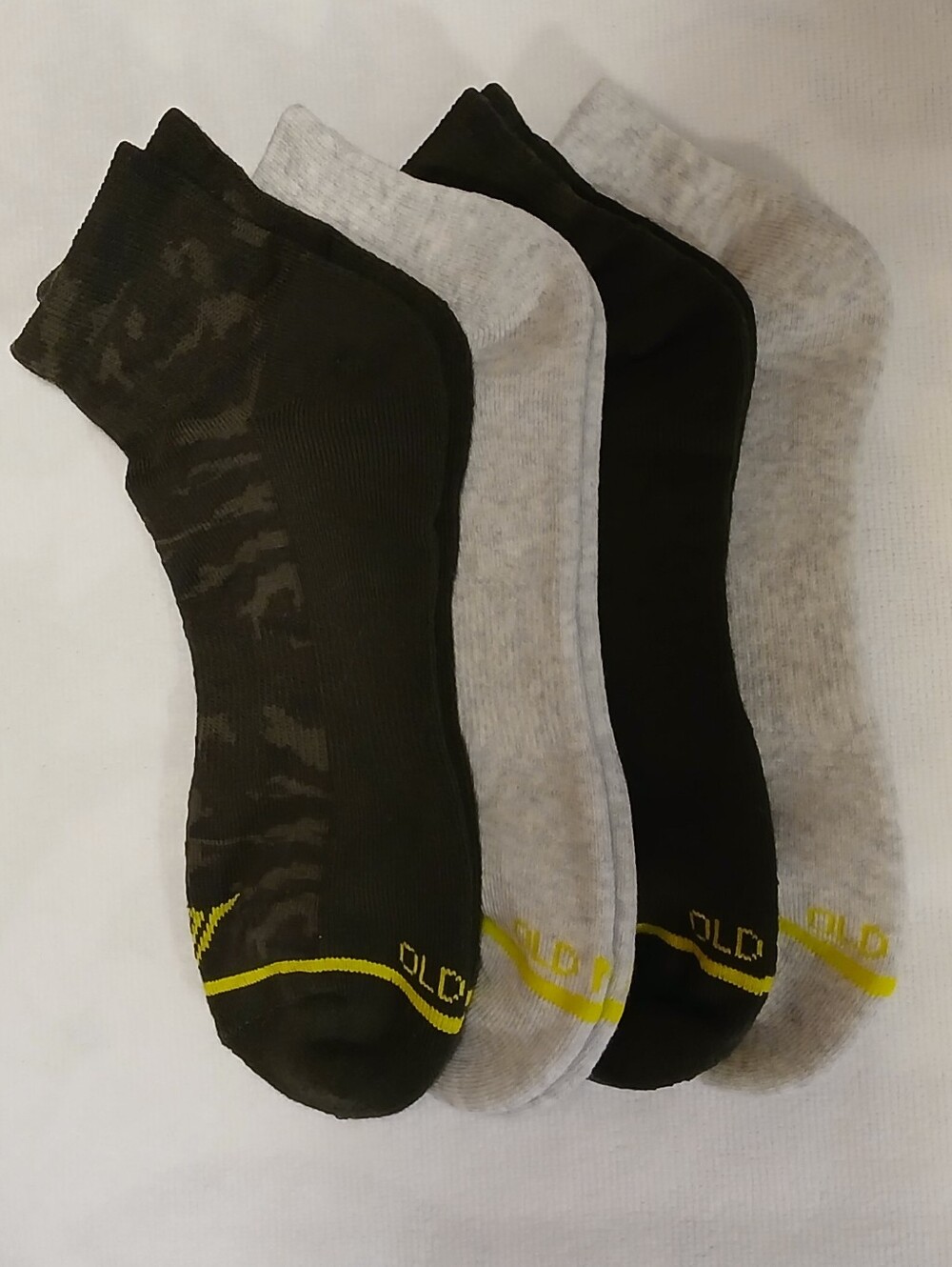Old Navy Athletic Quarter Crew Socks- 4 pair